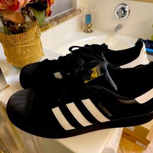 Adidas soccer shoes! Only wore twice !